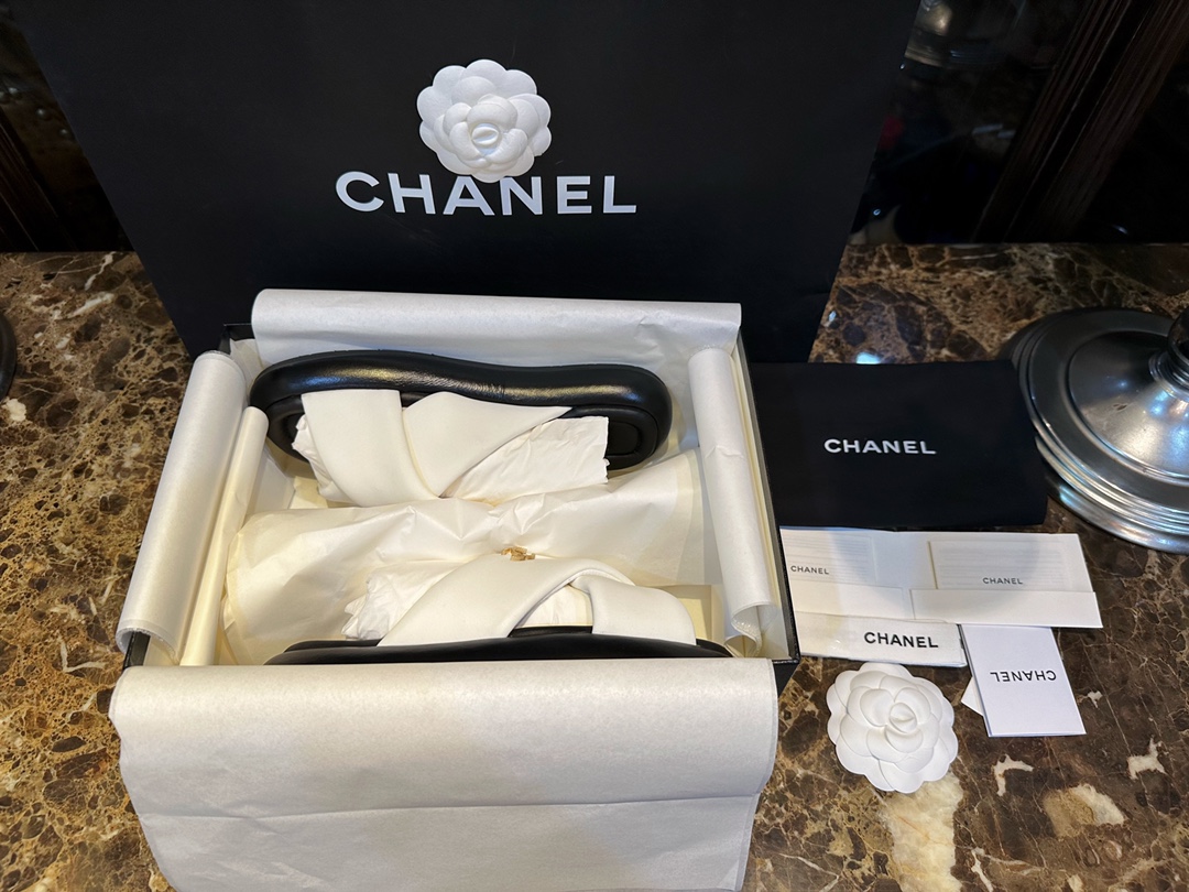 Bagsaaa Ch**el Black & White Sandals