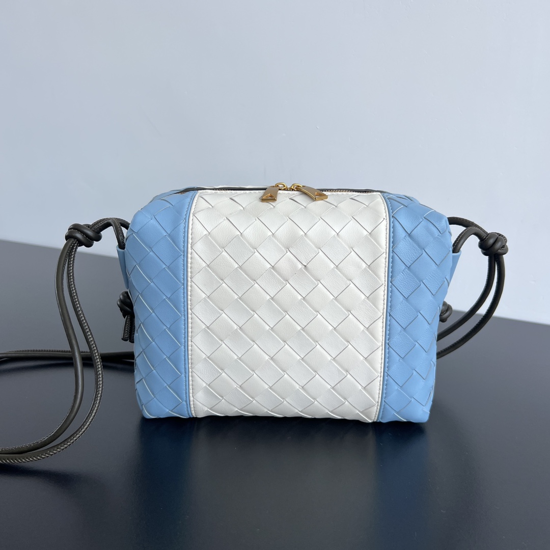 Bagsaaa B0tt*ga Ven*ta Small Loop Camera Bag White & Blue - 22x15.5x9 cm
