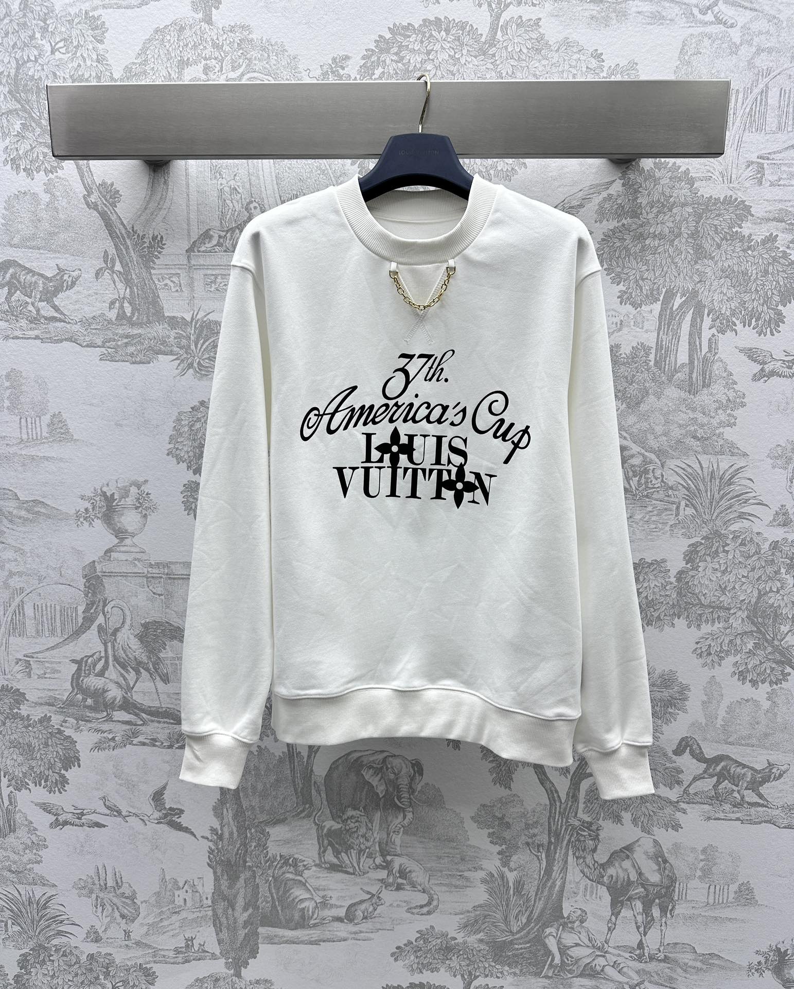 Bagsaaa L0vis Vvtt0n White Sweater