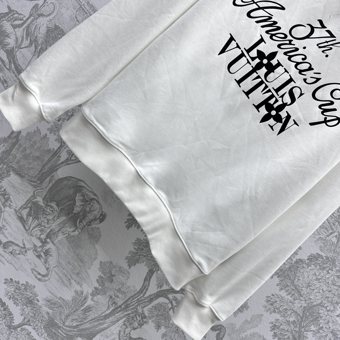 Bagsaaa L0vis Vvtt0n White Sweater