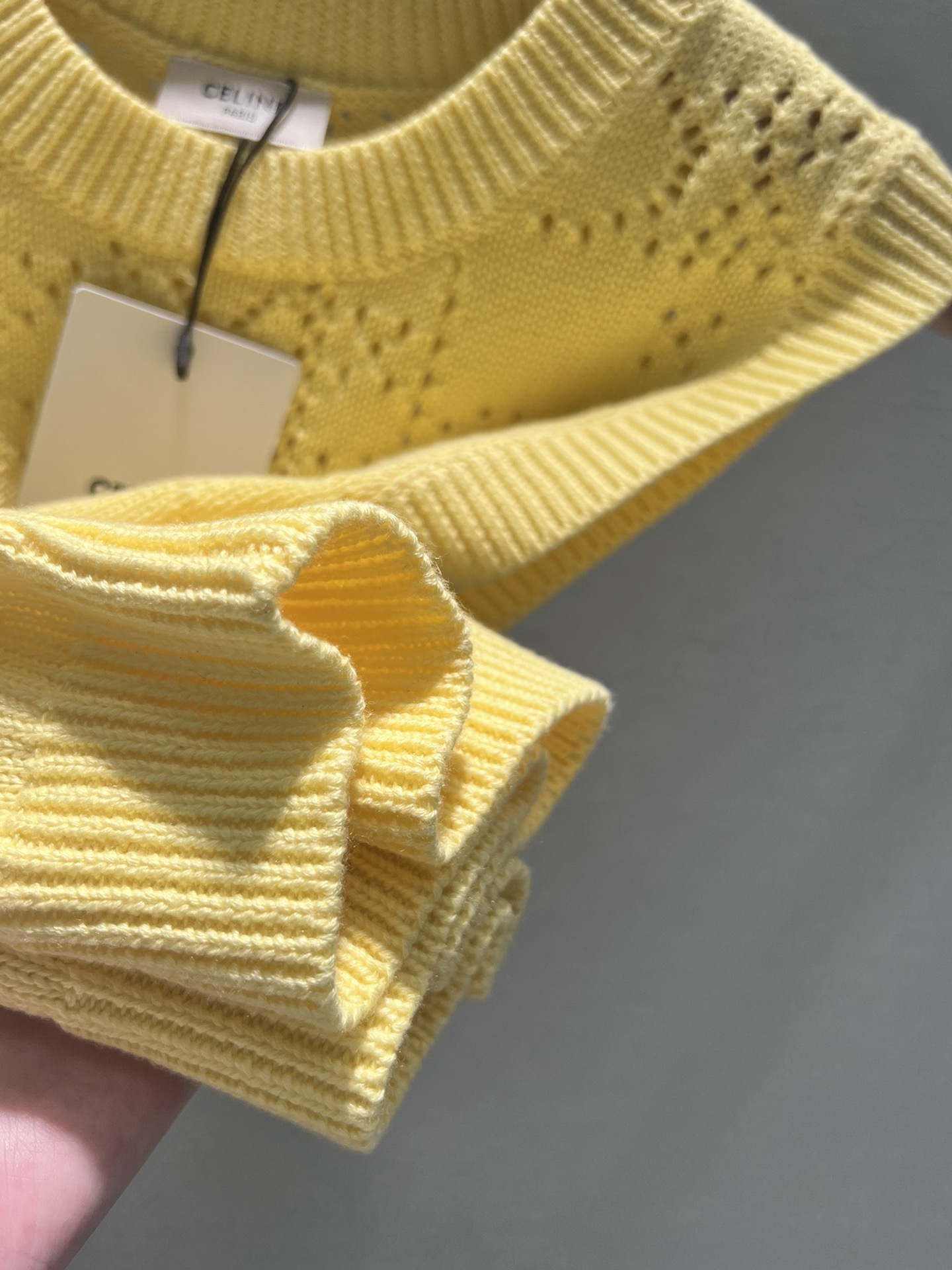 Bagsaaa Ce1i*e Yellow Top