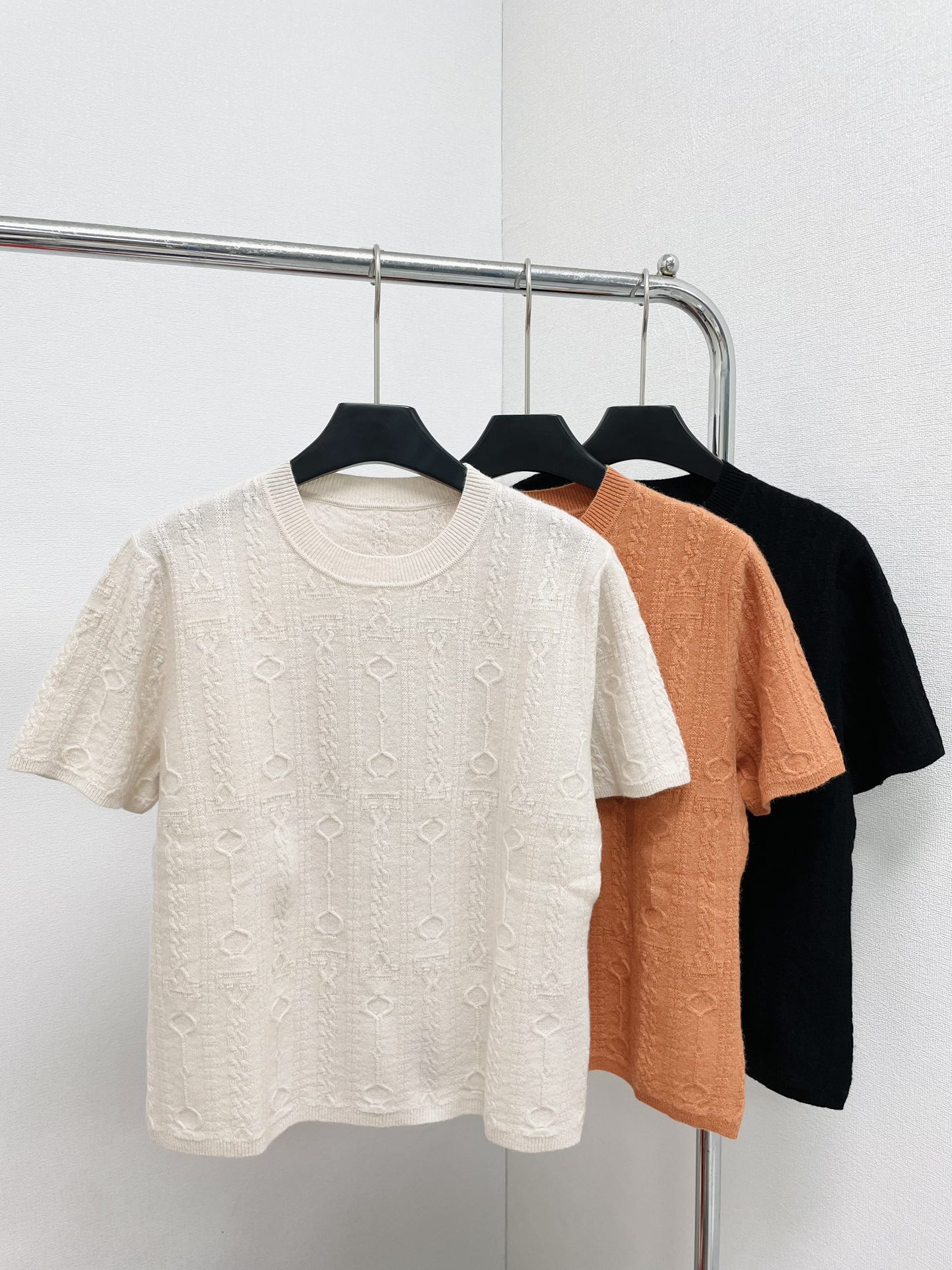 Bagsaaa H**me5 Short-sleeve Sweater