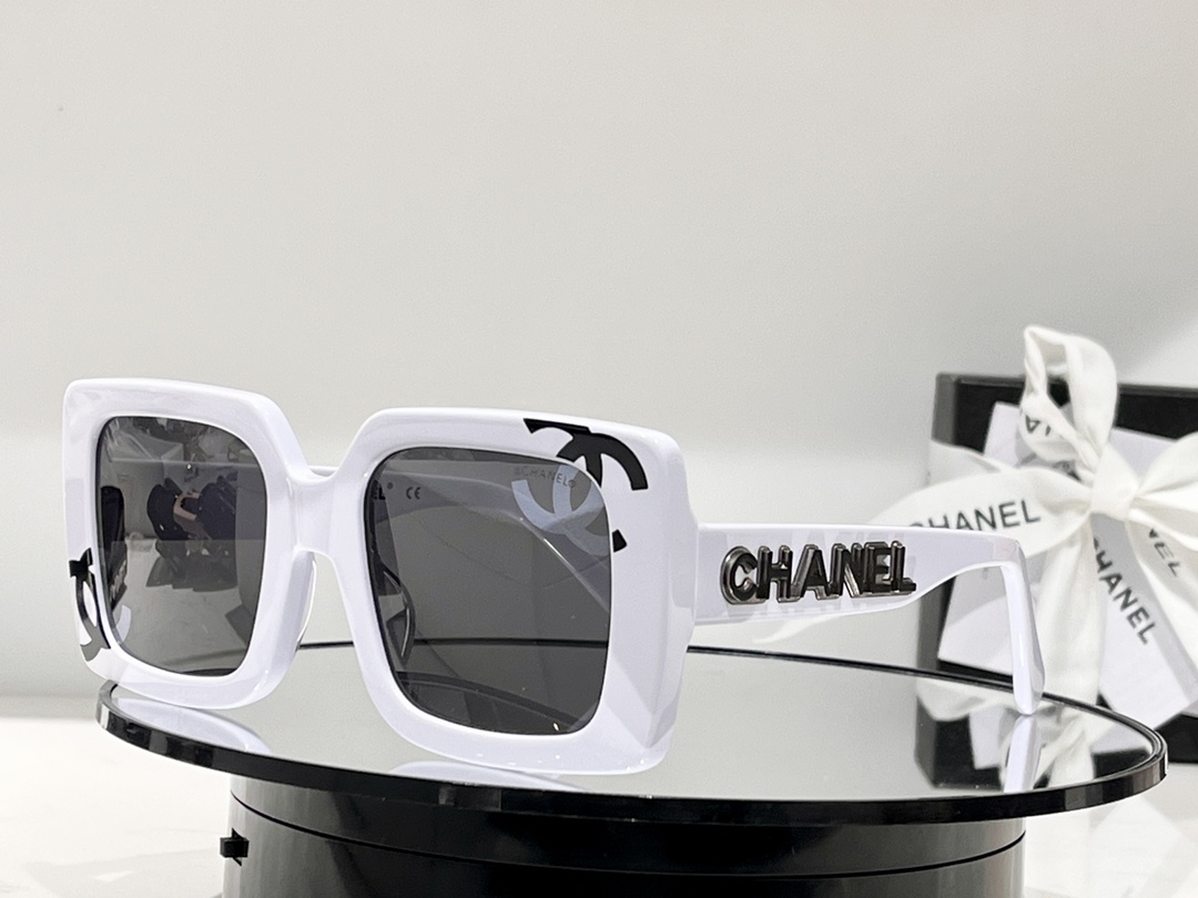 Bagsaaa Ch**el Black Square Sunglasses