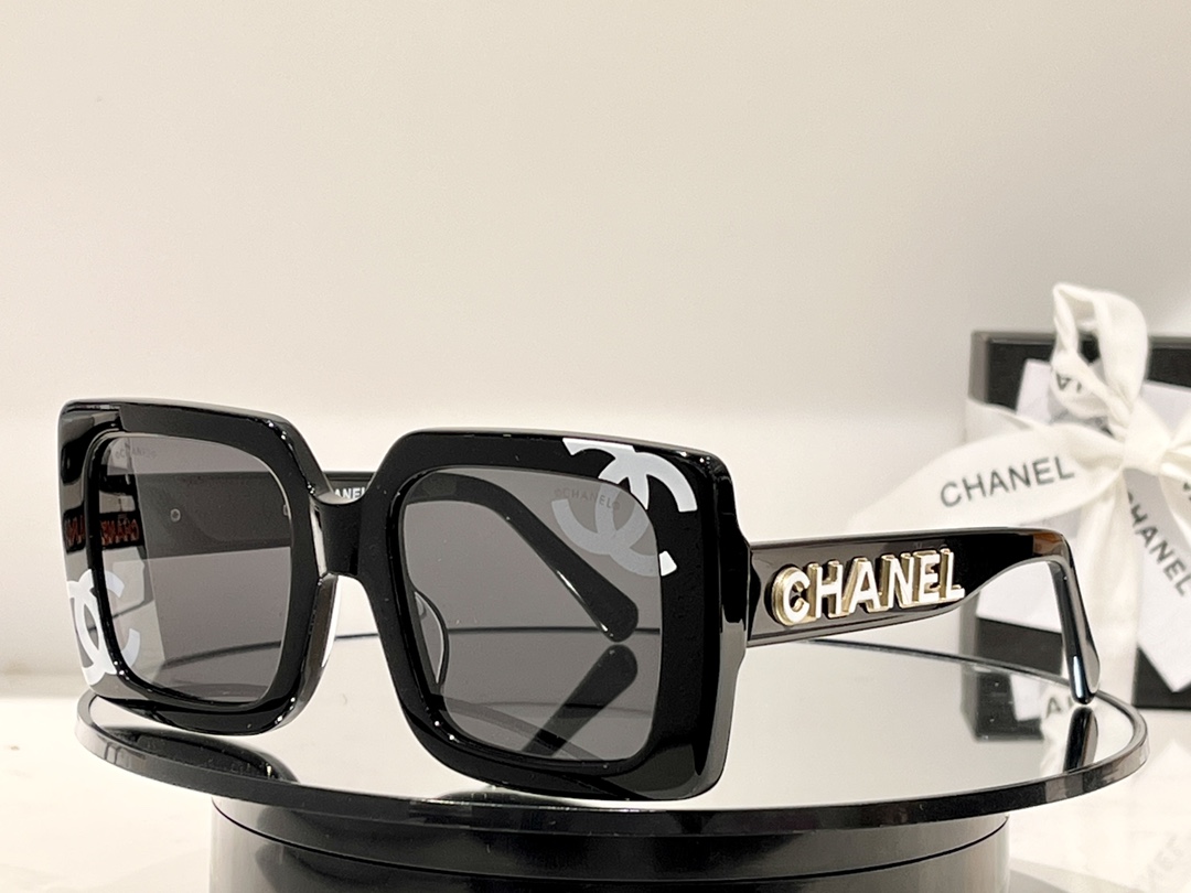 Bagsaaa Ch**el Black Square Sunglasses