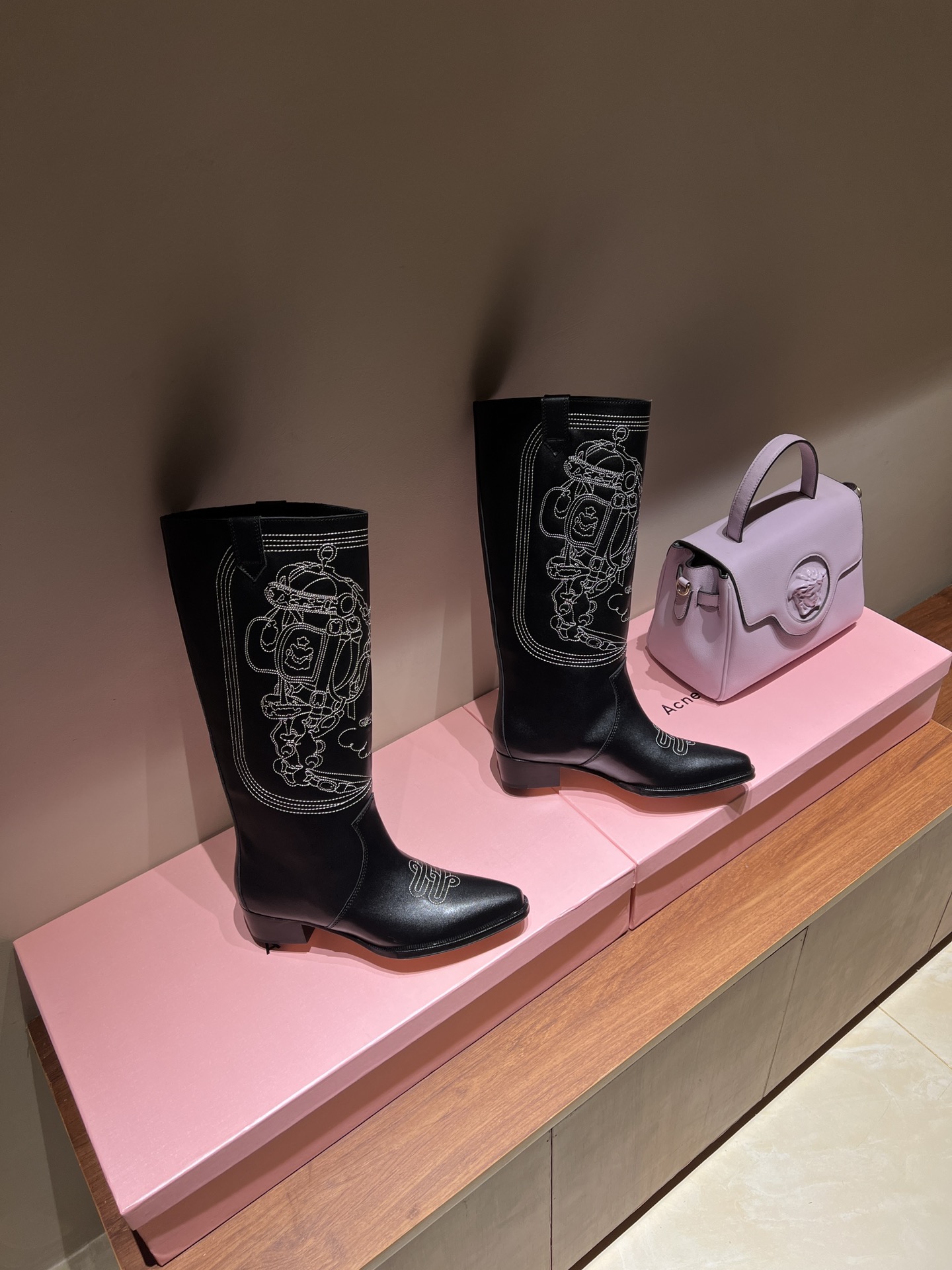 Bagsaaa H**me5 Black Leather Boots