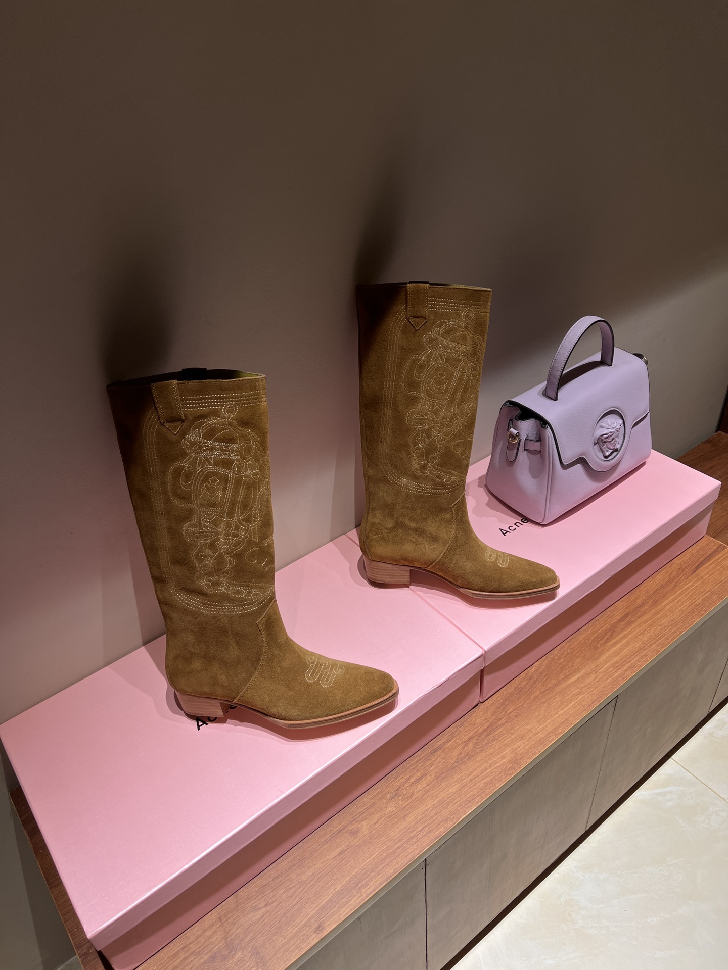 Bagsaaa H**me5 Brown Suede Boots