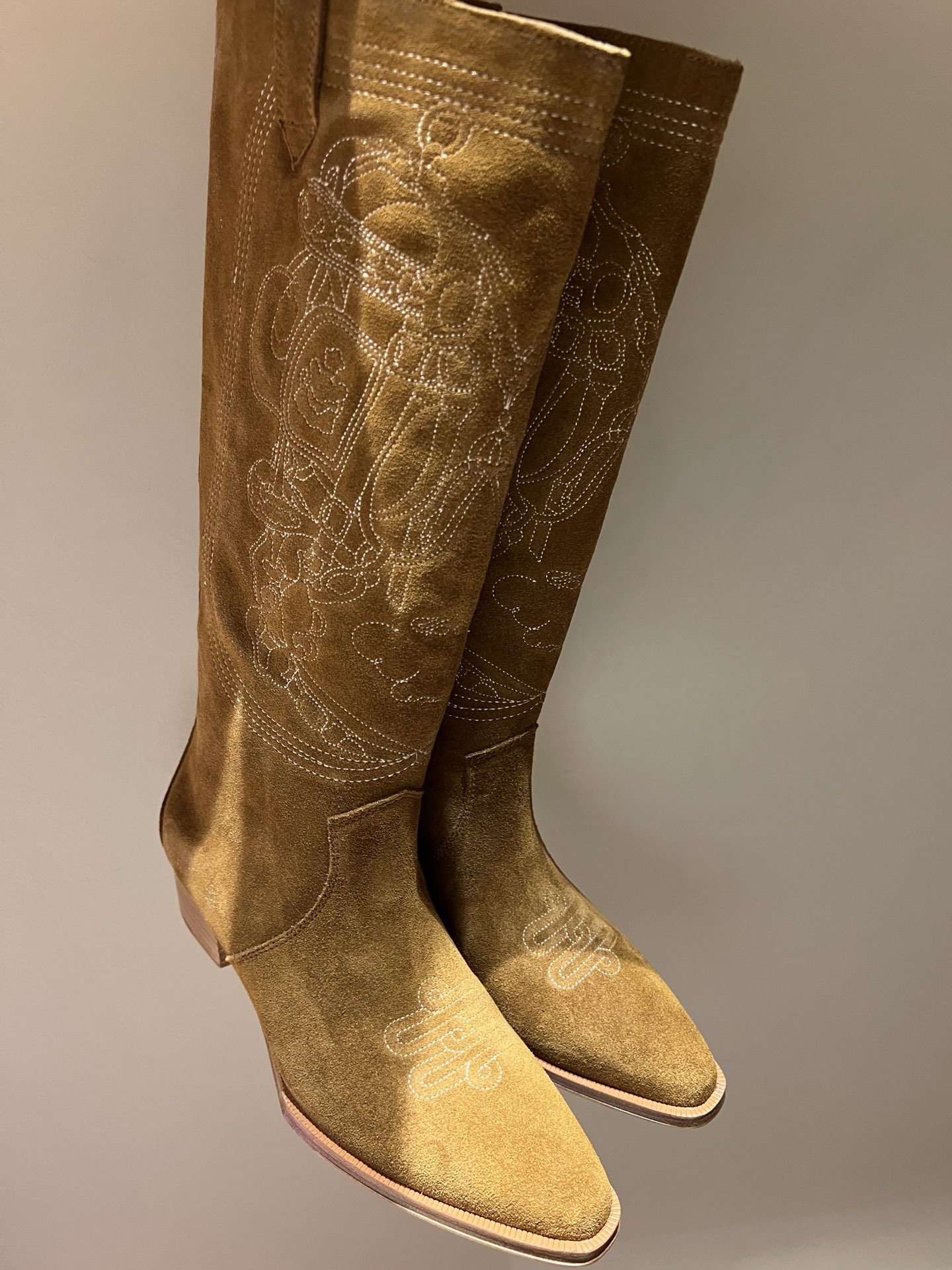 Bagsaaa H**me5 Brown Suede Boots