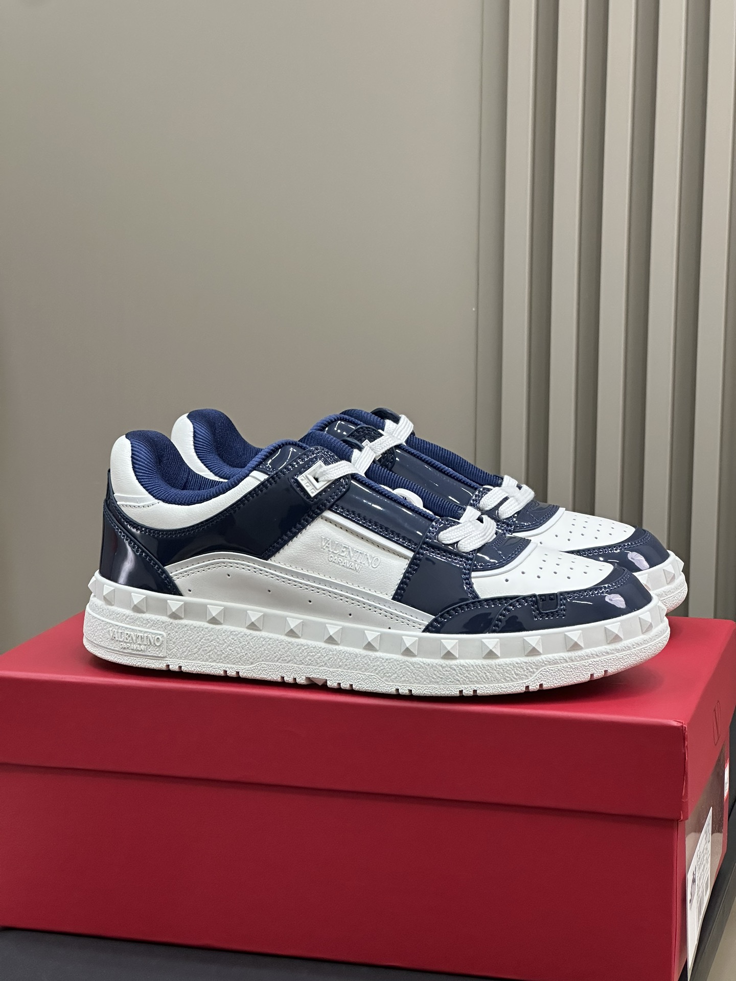 Bagsaaa Va1e*ntin0 Sneakers White & Blue