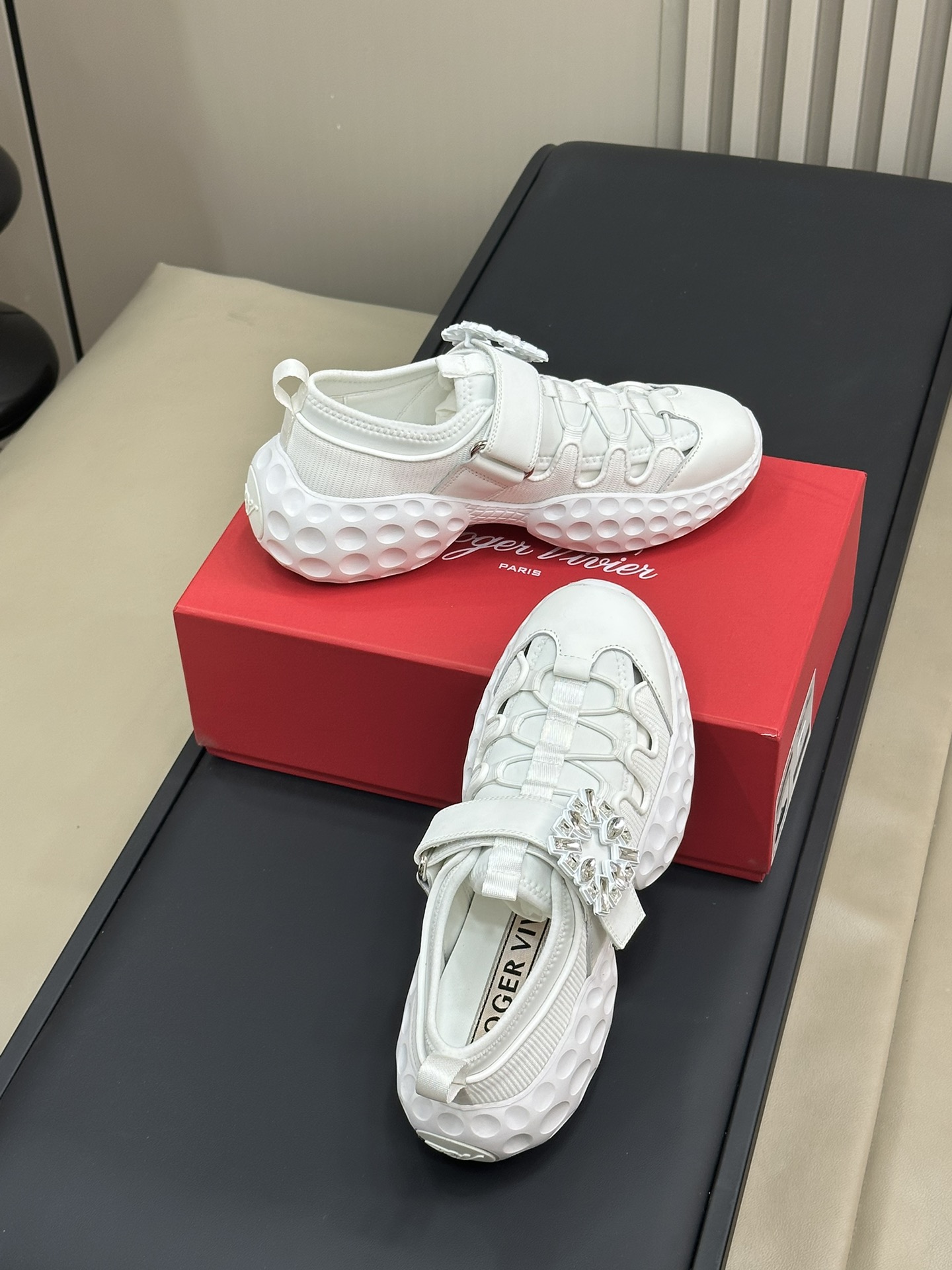 Bagsaaa Roger Vivier White Shoes