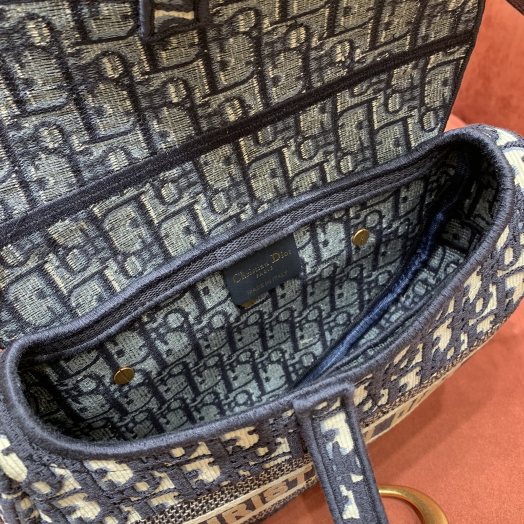 Bagsaaa Saddle Bag Blue D10r Oblique Embroidery - 25.5 x 20 x 6.5 cm
