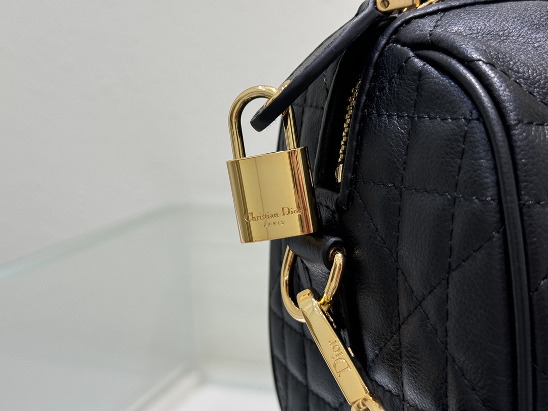 Bagsaaa D10r Groove 20 Bag Black Macrocannage Calfskin - 20.5 x 13.5 x 12 cm