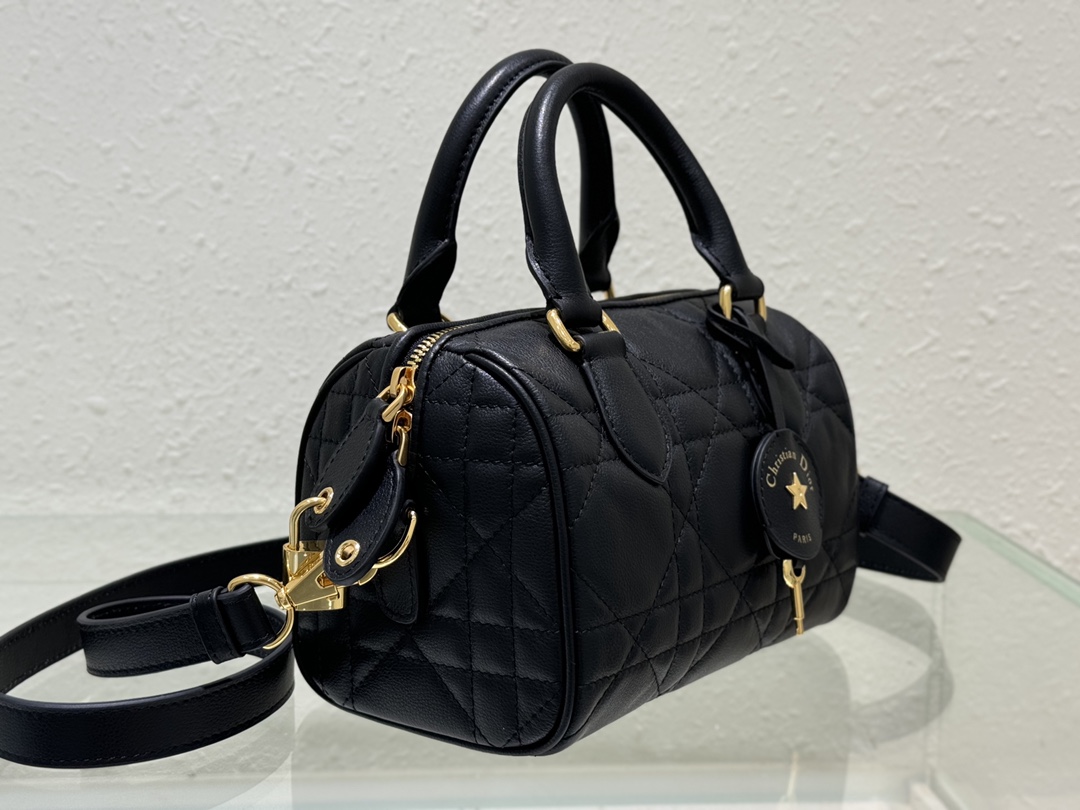 Bagsaaa D10r Groove 20 Bag Black Macrocannage Calfskin - 20.5 x 13.5 x 12 cm