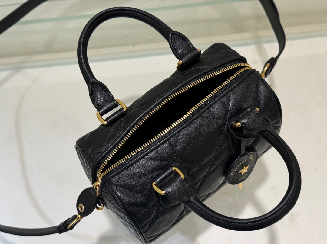 Bagsaaa D10r Groove 20 Bag Black Macrocannage Calfskin - 20.5 x 13.5 x 12 cm