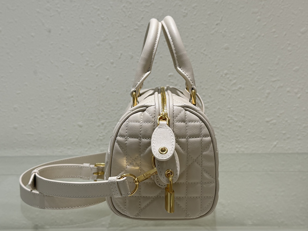 Bagsaaa D10r Groove 20 Bag Ivory Macrocannage Calfskin - 20.5 x 13.5 x 12 cm