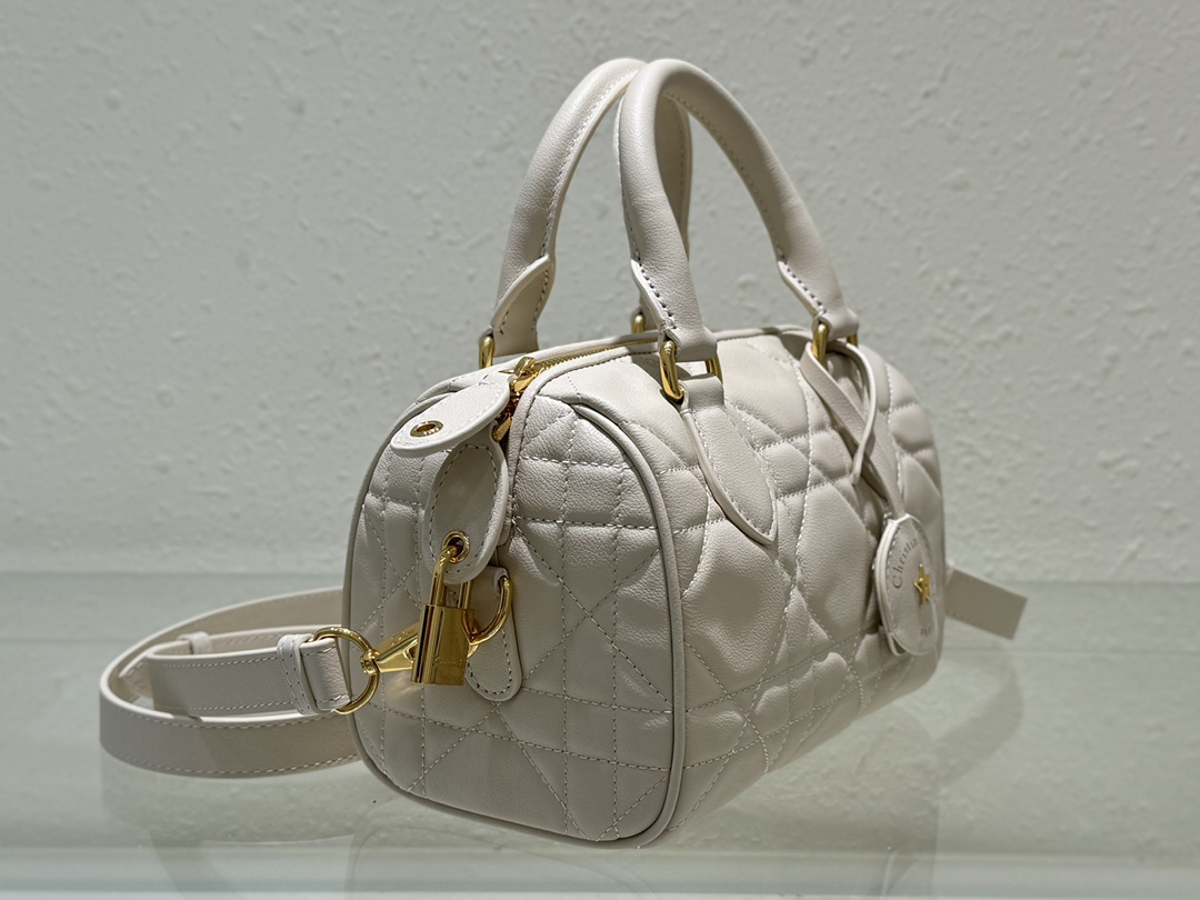Bagsaaa D10r Groove 20 Bag Ivory Macrocannage Calfskin - 20.5 x 13.5 x 12 cm