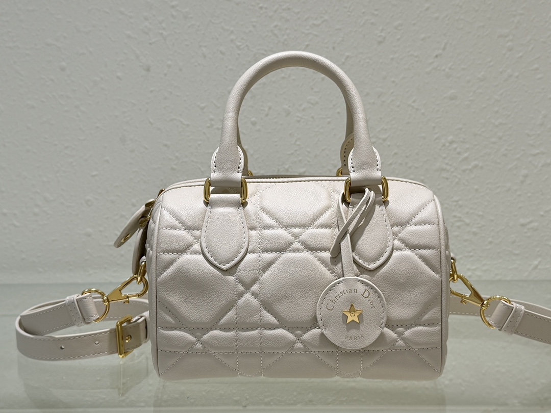 Bagsaaa D10r Groove 20 Bag Ivory Macrocannage Calfskin - 20.5 x 13.5 x 12 cm