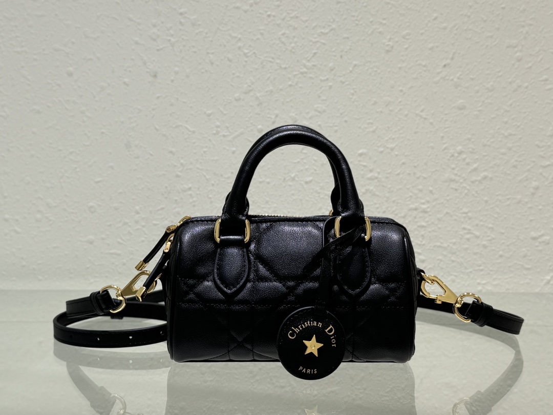 Bagsaaa D10r Groove 16 Mini Bag Black Macrocannage Calfskin - 17 x 10 x 8 cm