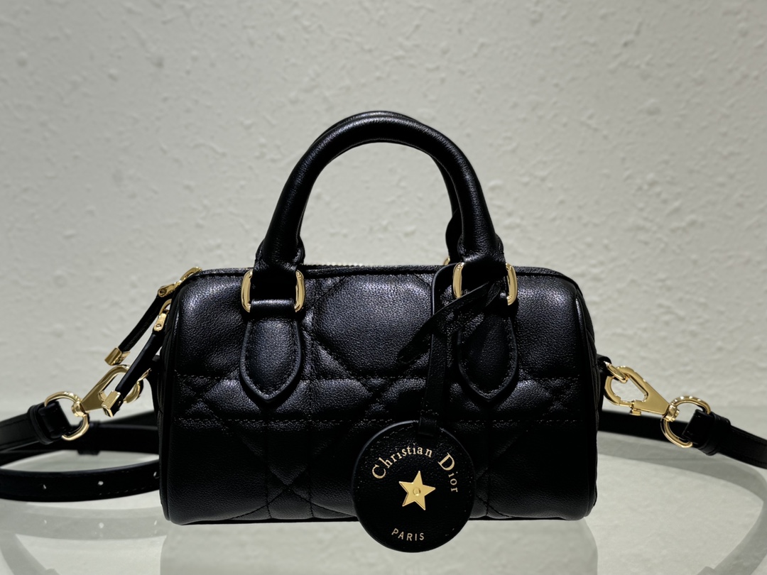 Bagsaaa D10r Groove 16 Mini Bag Black Macrocannage Calfskin - 17 x 10 x 8 cm