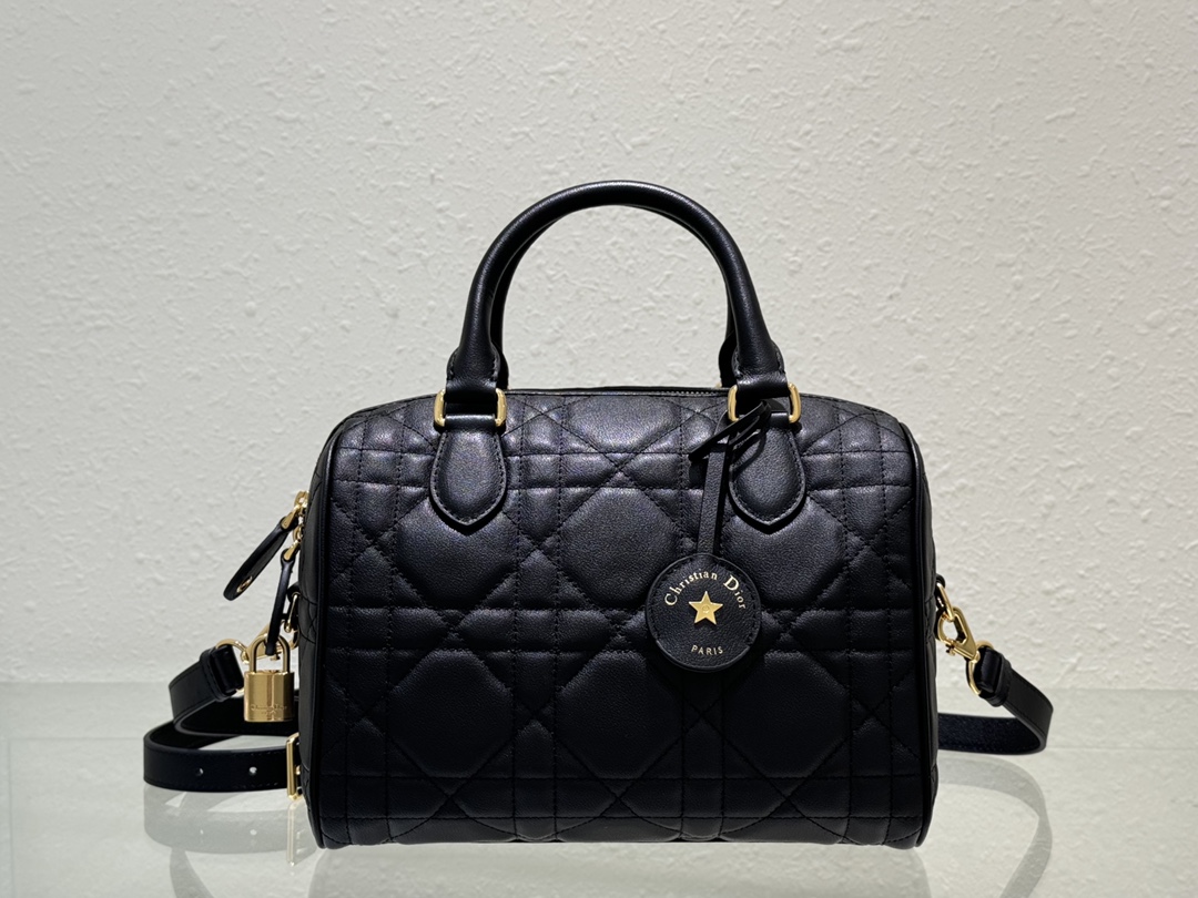 Bagsaaa D10r Groove 25 Bag Black Macrocannage Calfskin - 25 x 19 x 16 cm