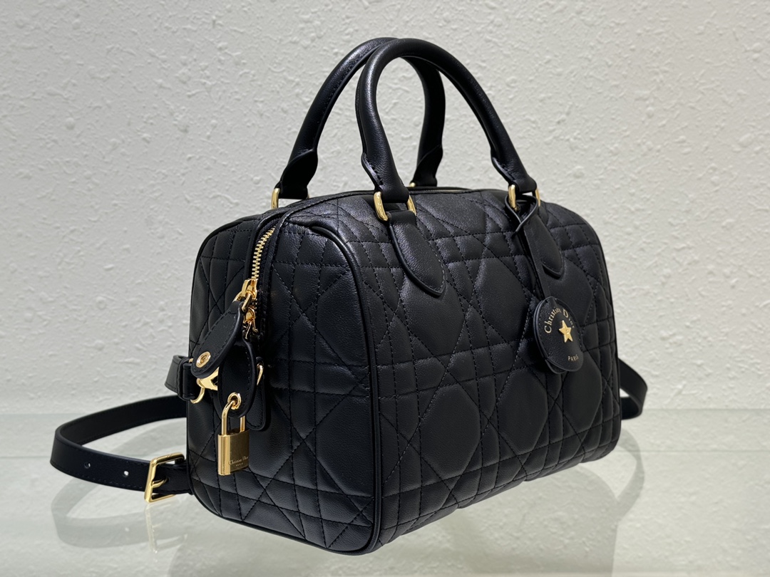 Bagsaaa D10r Groove 25 Bag Black Macrocannage Calfskin - 25 x 19 x 16 cm
