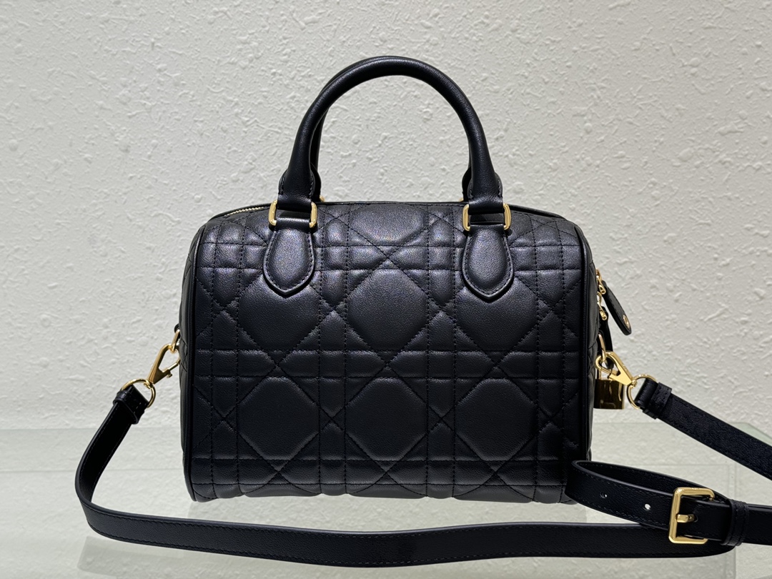 Bagsaaa D10r Groove 25 Bag Black Macrocannage Calfskin - 25 x 19 x 16 cm