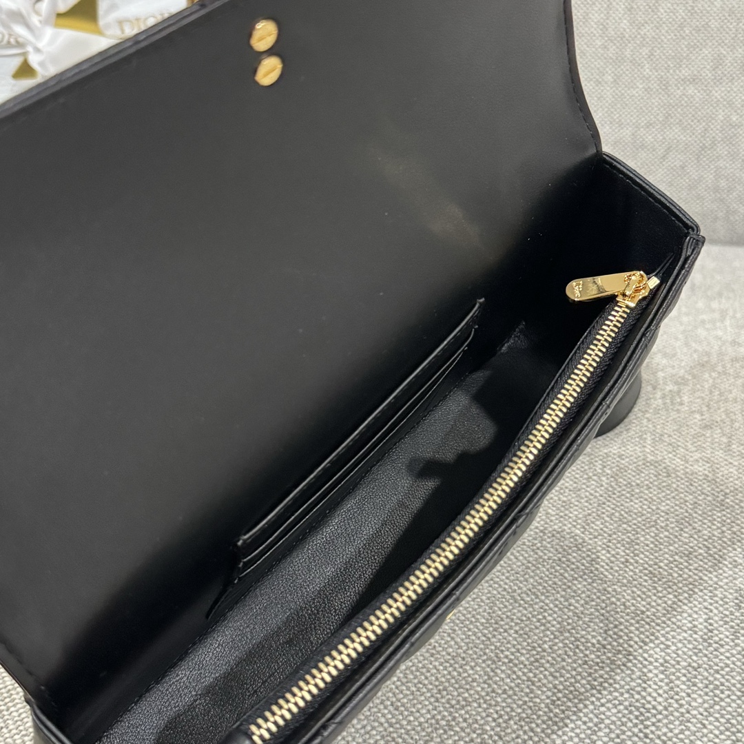 Bagsaaa D10r Miss Daisy Mini Bag Black Macrocannage Lambskin - 22 x 12.5 x 4 cm