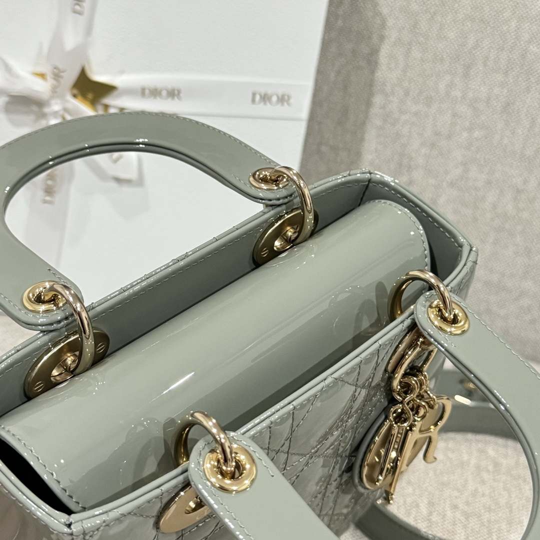 Bagsaaa D10r Small Lady Gray Patent & Gold Hardware - 20×17×8cm