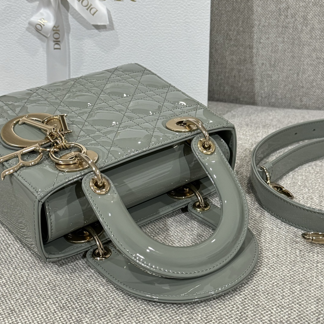 Bagsaaa D10r Small Lady Gray Patent & Gold Hardware - 20×17×8cm