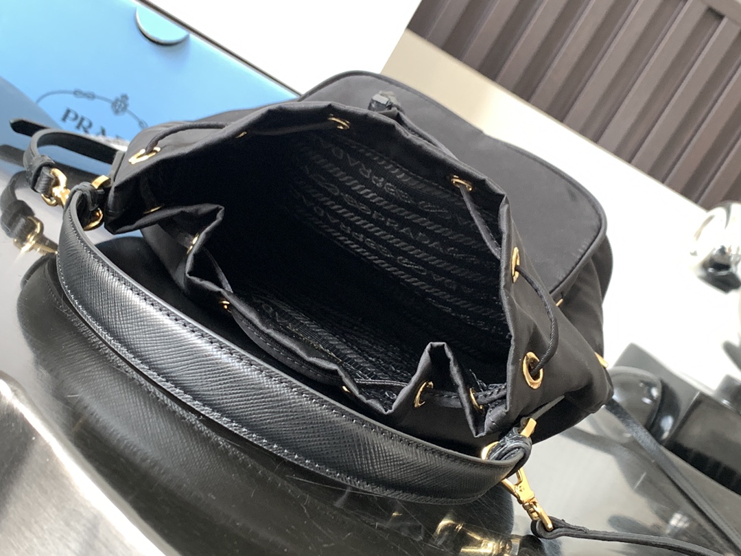 Bagsaaa Pra*a Duet Re-Nylon bucket bag black - 22.5x17.5x12cm
