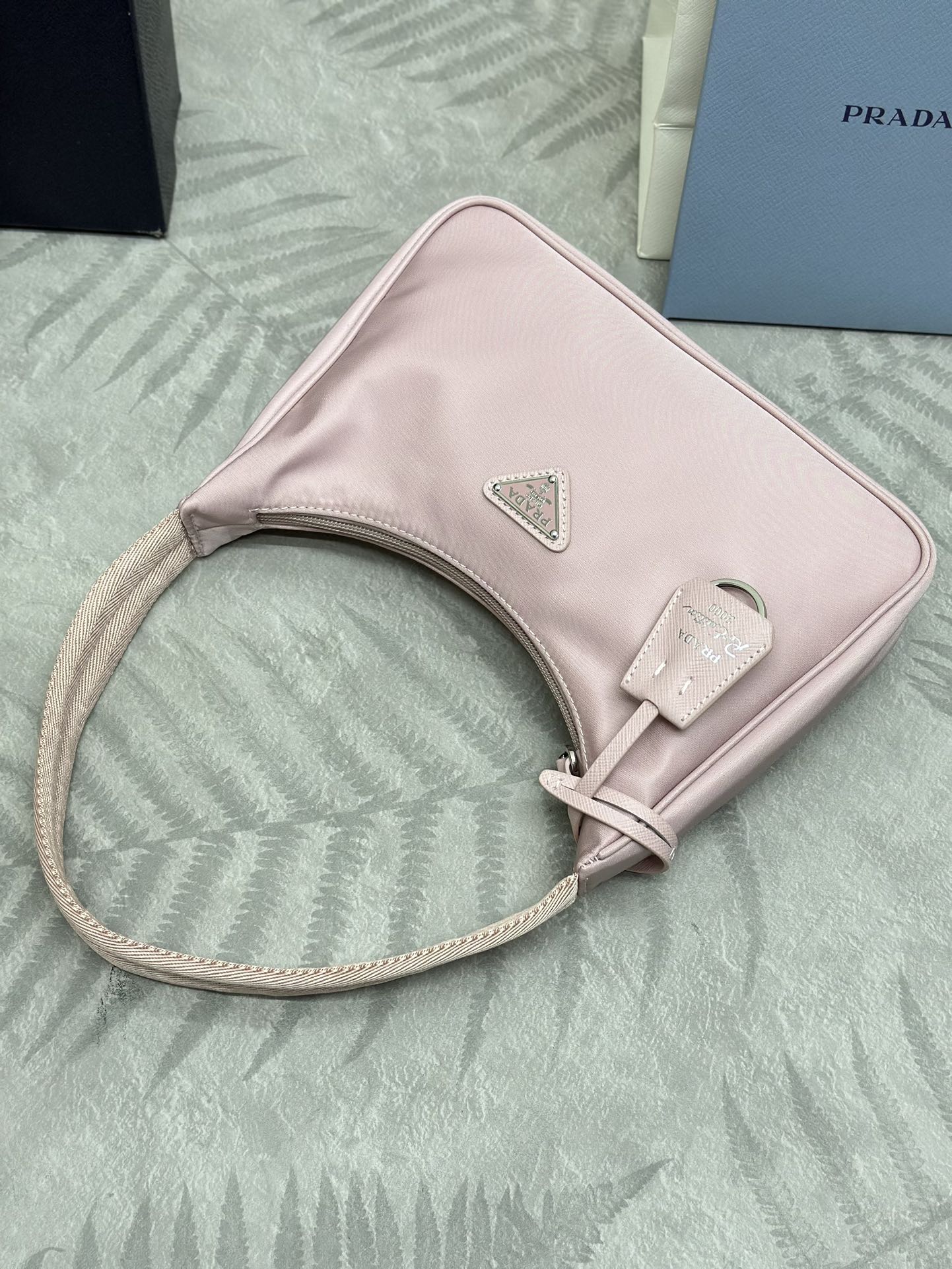 Bagsaaa Re-Nylon Pra*a Re-Edition 2000 mini-bag light pink - 22x6x17 cm