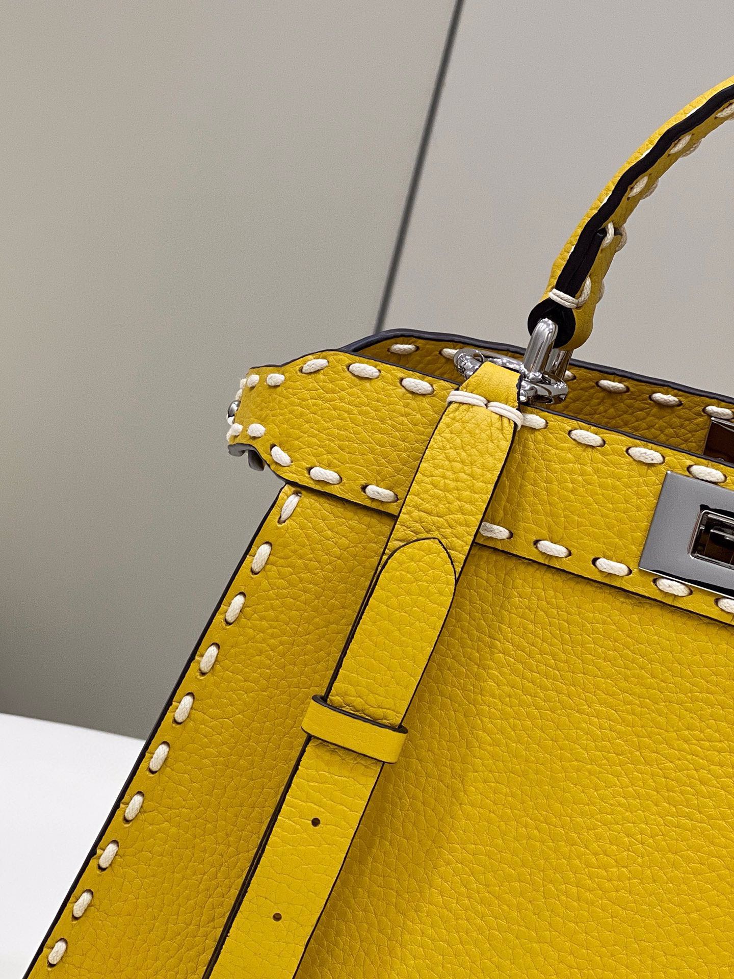 Bagsaaa F**di Peekaboo Yellow & White Lining - 27cm