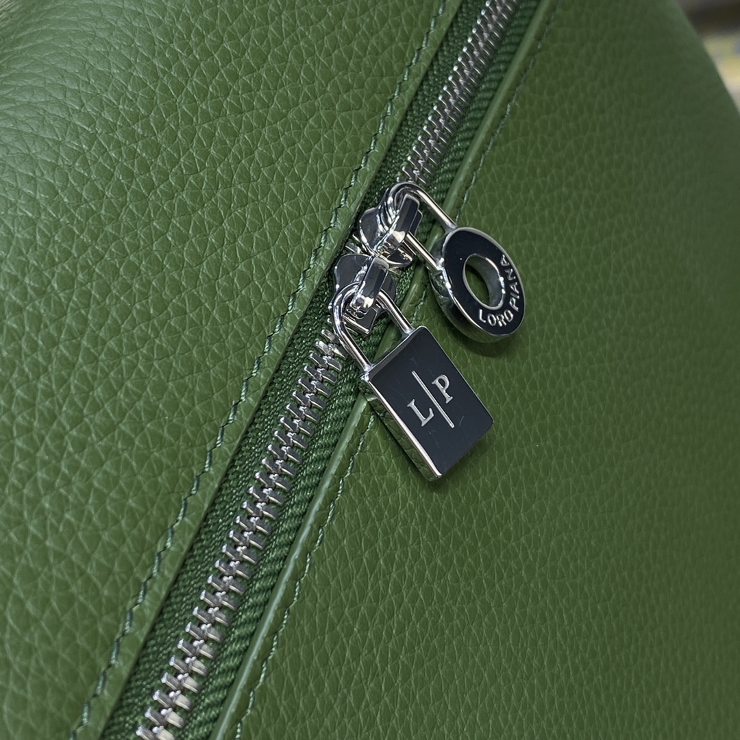 Bagsaaa L0r0 P1ana Green Extra Pocket Bag - 21x23.5x8 cm