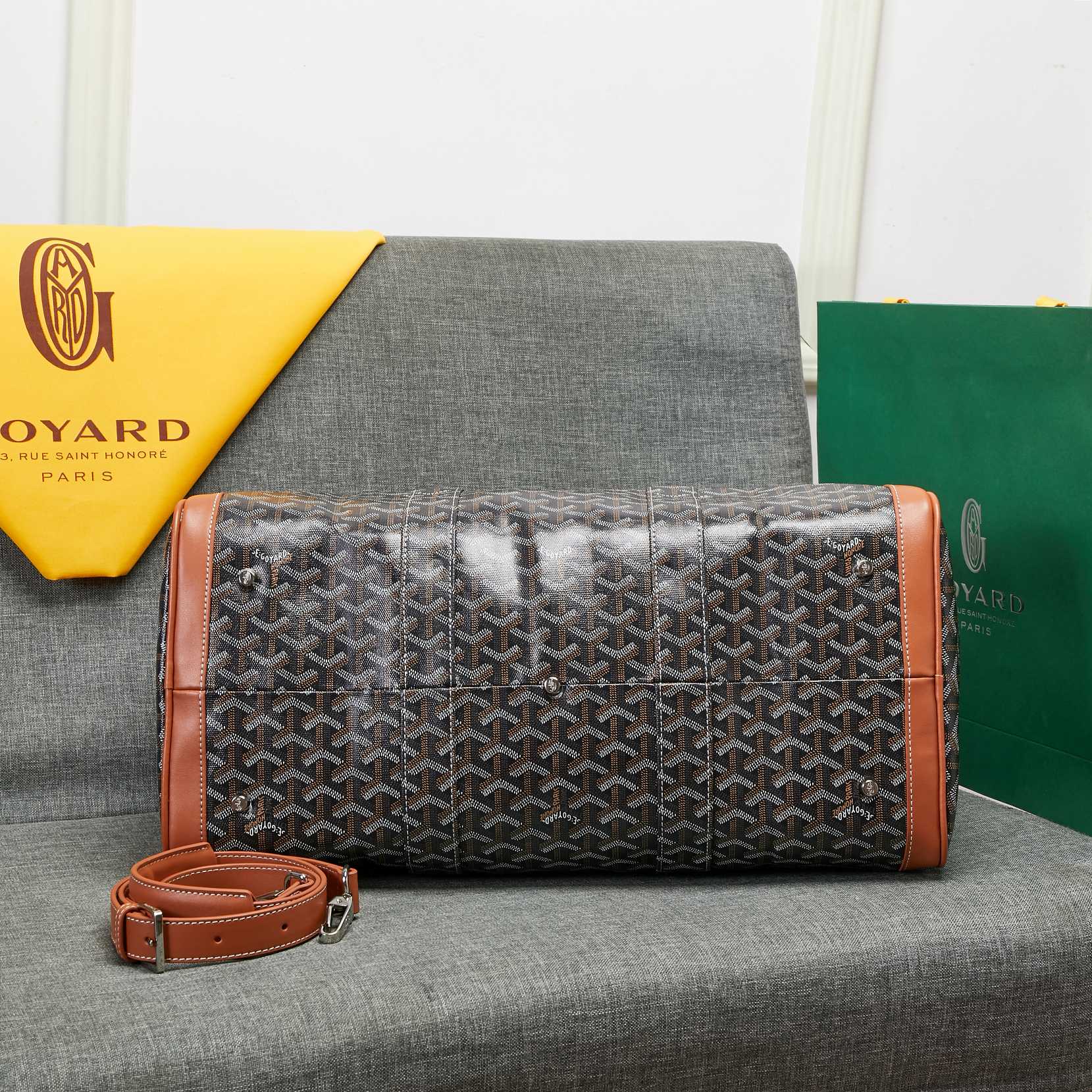 Bagsaaa G09ard Black & Tan Travel Bag - 48x28x22 cm