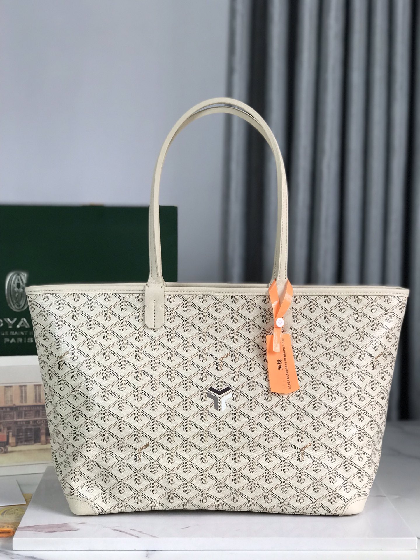 Bagsaaa G09ard Artois PM Bag White - 25 x 14 x 30 cm
