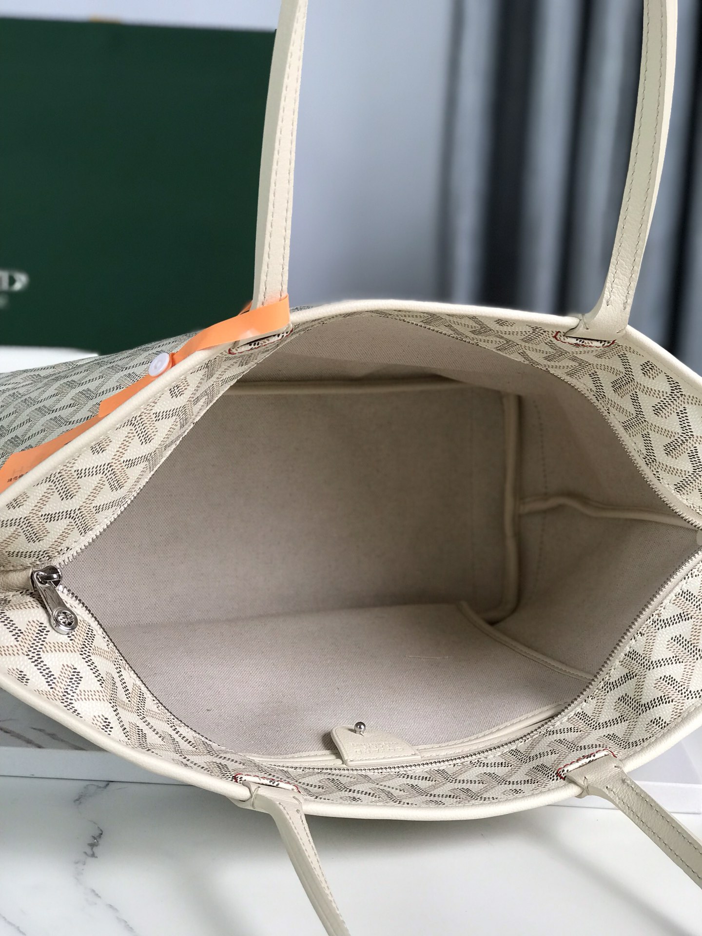 Bagsaaa G09ard Artois PM Bag White - 25 x 14 x 30 cm