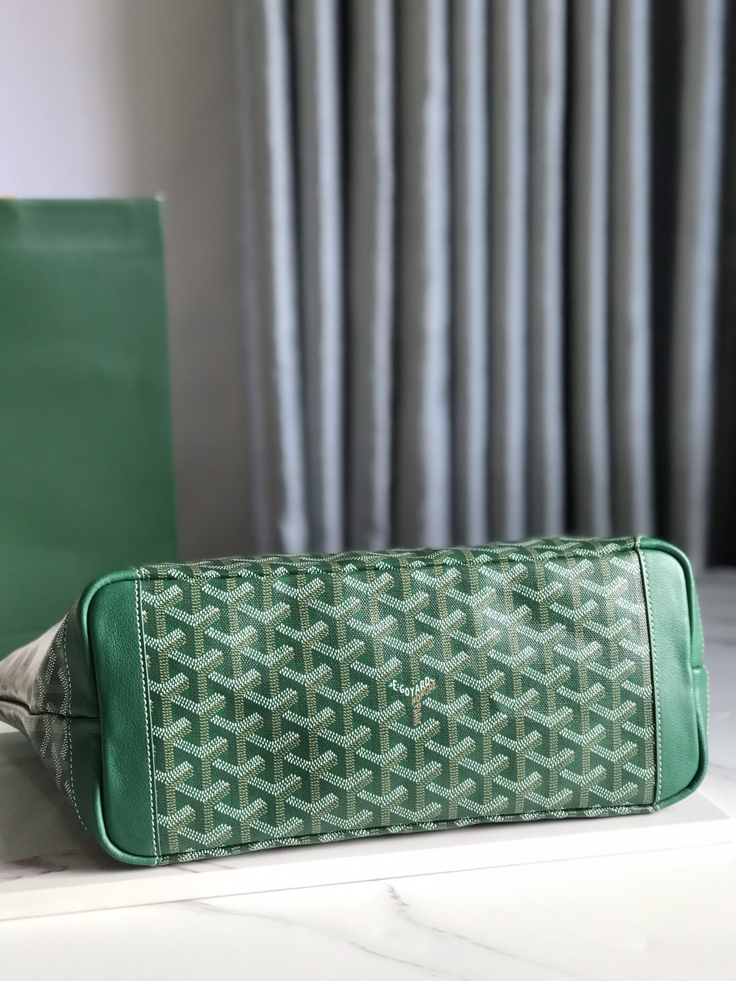 Bagsaaa G09ard Artois PM Bag Green - 25 x 14 x 30 cm