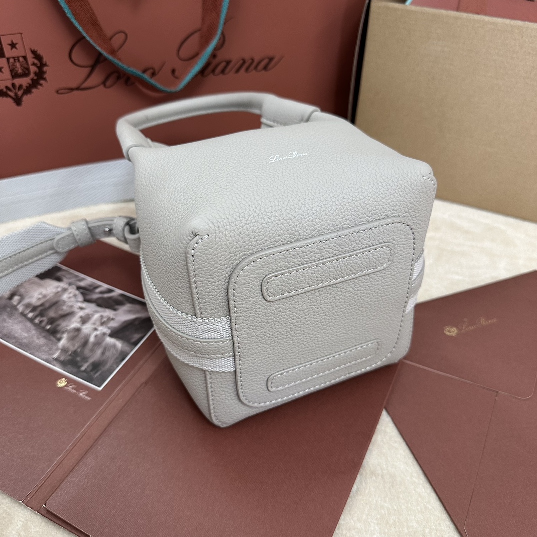 Bagsaaa L0r0 P1ana Micro Bale Bag Light Gray - 13 x 13 x 16 cm