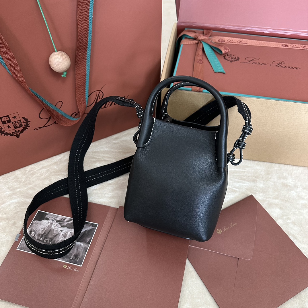 Bagsaaa L0r0 P1ana Micro Bale Bag Black - 13 x 13 x 16 cm