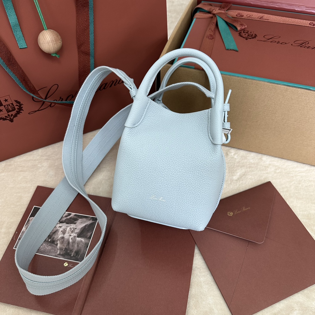 Bagsaaa L0r0 P1ana Micro Bale Bag Light Blue - 13 x 13 x 16 cm