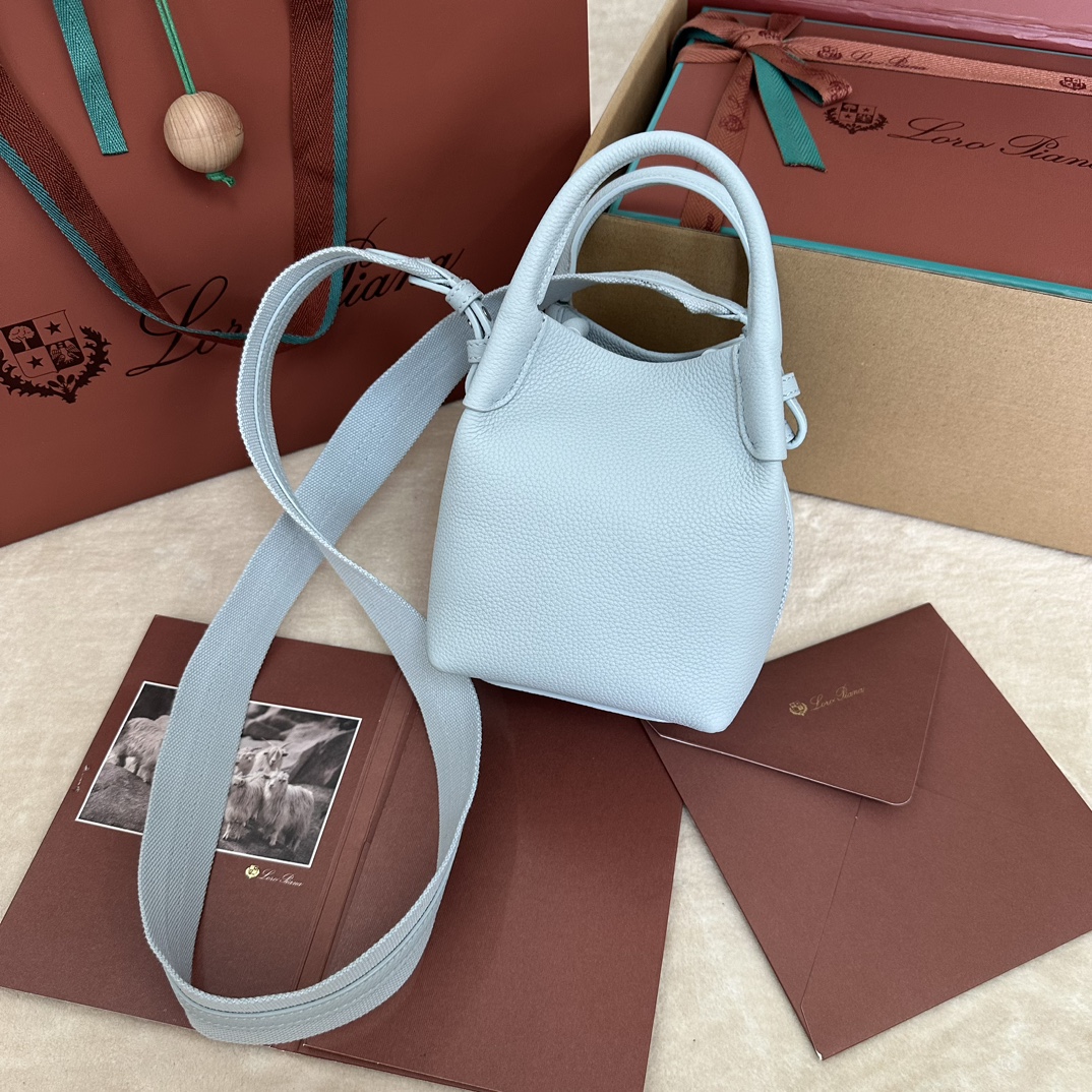 Bagsaaa L0r0 P1ana Micro Bale Bag Light Blue - 13 x 13 x 16 cm