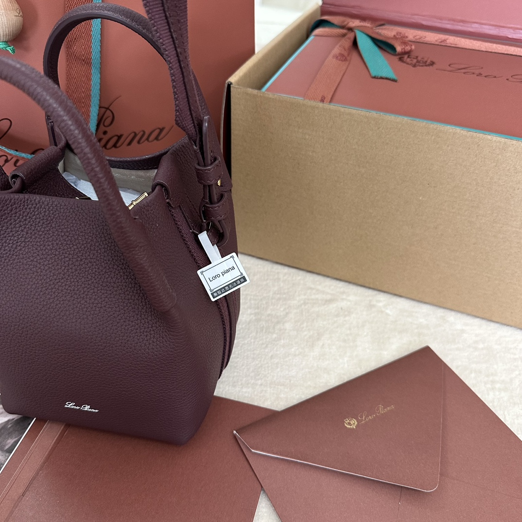 Bagsaaa L0r0 P1ana Micro Bale Bag Burgundy - 13 x 13 x 16 cm