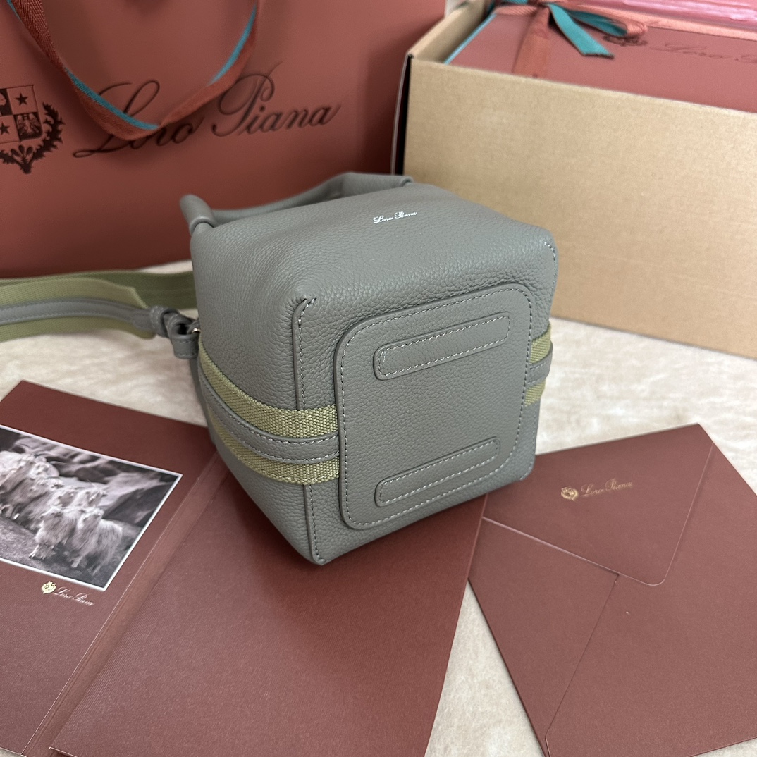 Bagsaaa L0r0 P1ana Micro Bale Bag Olive Green - 13 x 13 x 16 cm