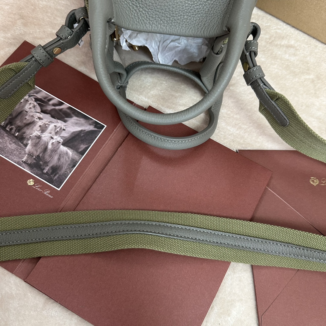 Bagsaaa L0r0 P1ana Micro Bale Bag Olive Green - 13 x 13 x 16 cm