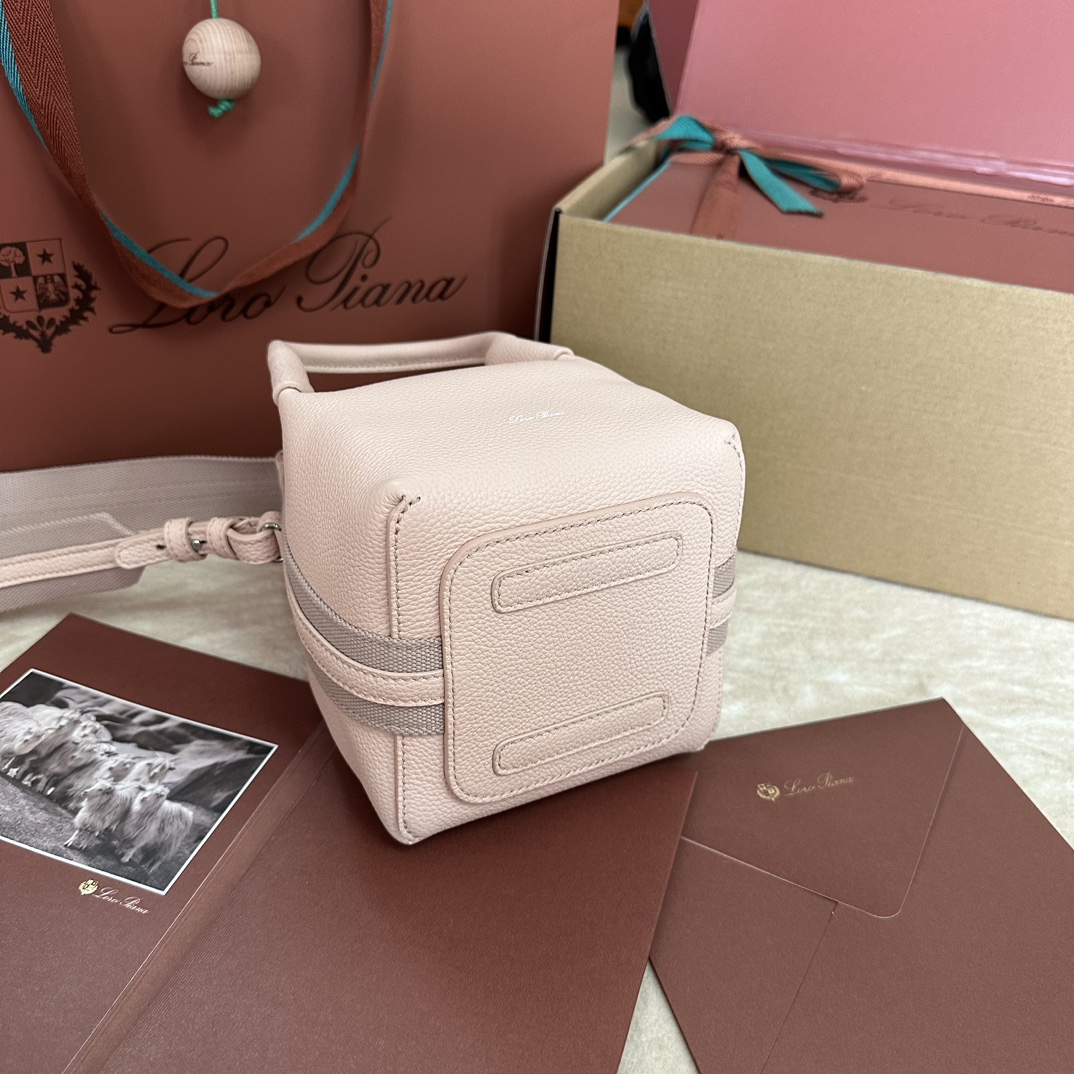 Bagsaaa L0r0 P1ana Micro Bale Bag Light Pink - 13 x 13 x 16 cm