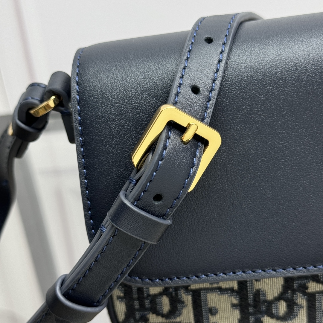 Bagsaaa D10r 30 Montaigne Avenue East-West Double Carry Mini Bag Blue D10r Oblique Jacquard and Smooth Calfskin - 22 x 10 x 6 cm