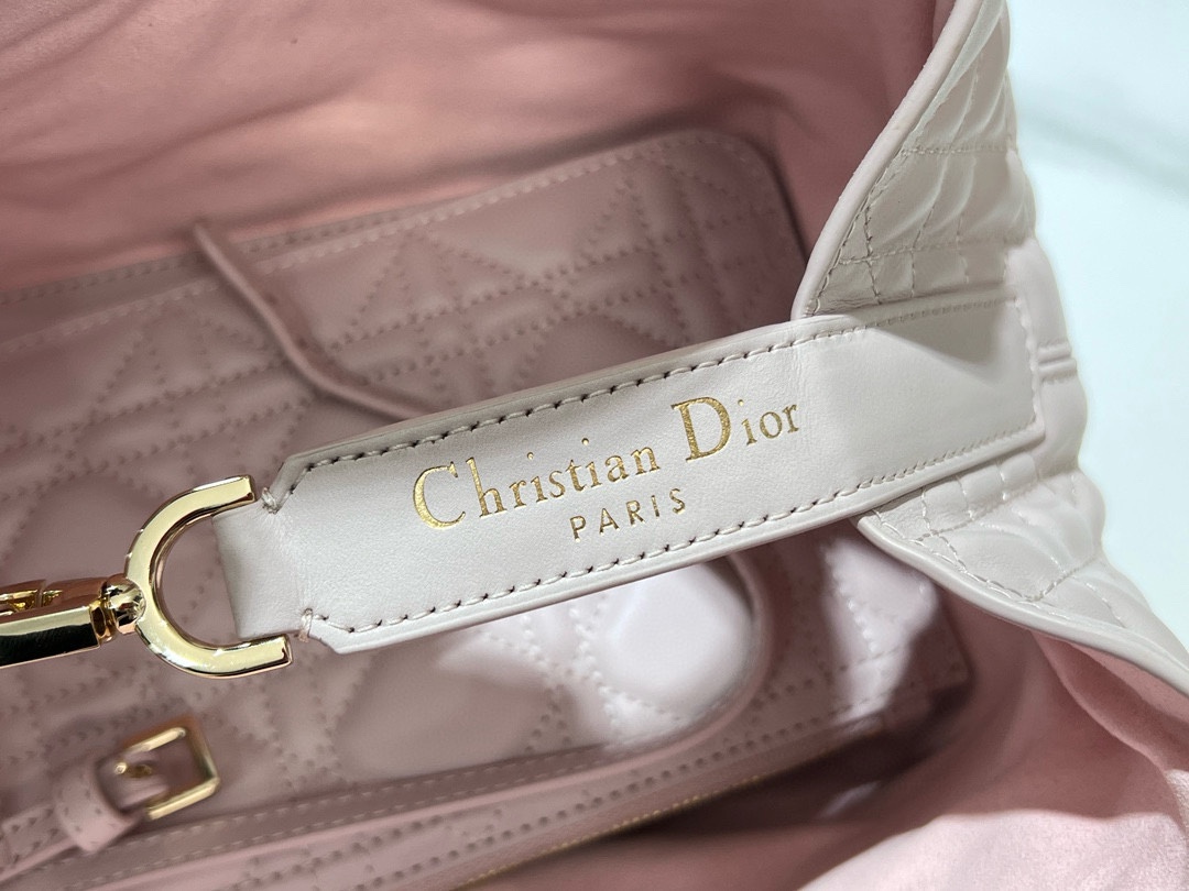 Bagsaaa Small D10r Toujours Bag Pale Pink Macrocannage Calfskin - 23 x 14 x 12 cm