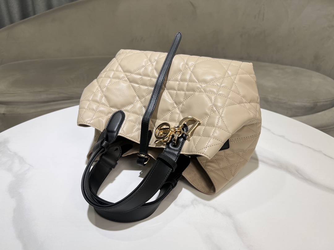 Bagsaaa Small D10r Toujours Bag Rope Beige and Black Macrocannage Calfskin - 23 x 14 x 12 cm