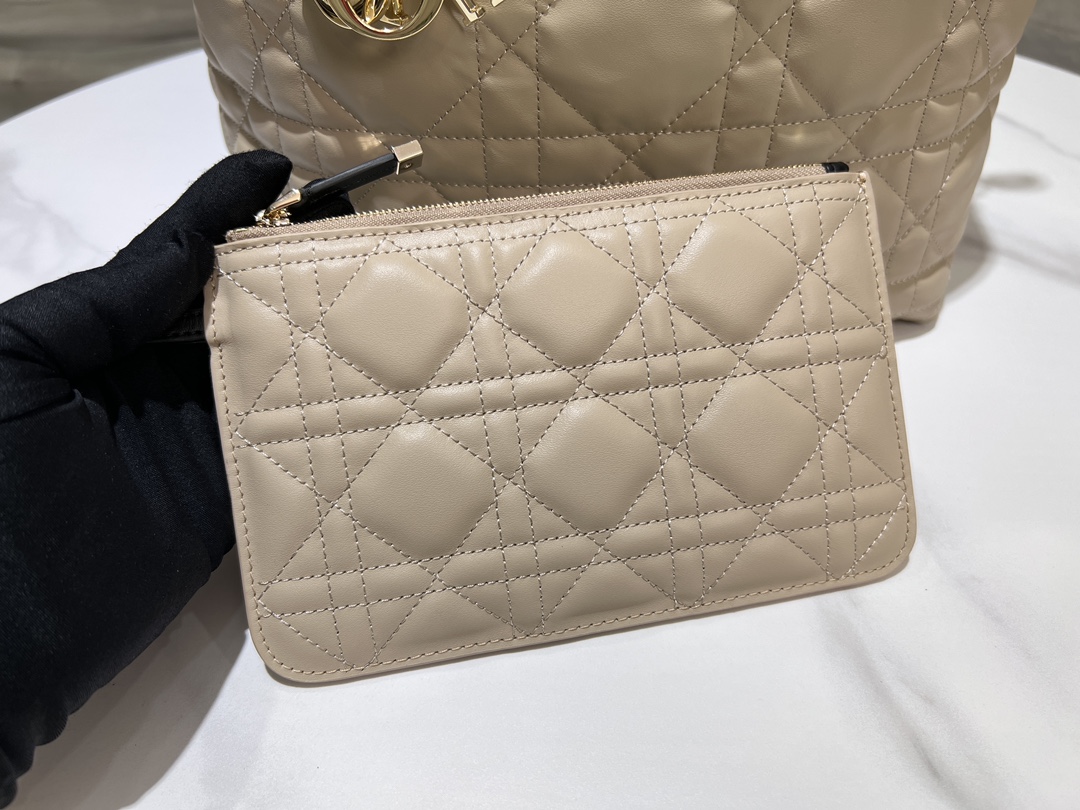 Bagsaaa Small D10r Toujours Bag Rope Beige and Black Macrocannage Calfskin - 23 x 14 x 12 cm