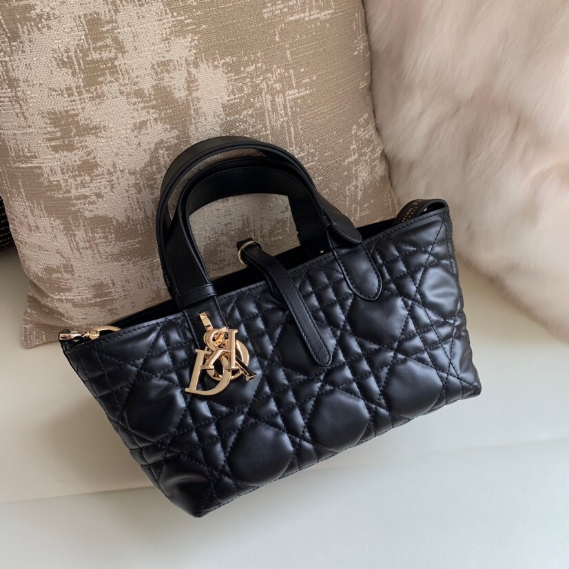 Bagsaaa Small D10r Toujours Bag Black Macrocannage Calfskin - 23 x 14 x 12 cm
