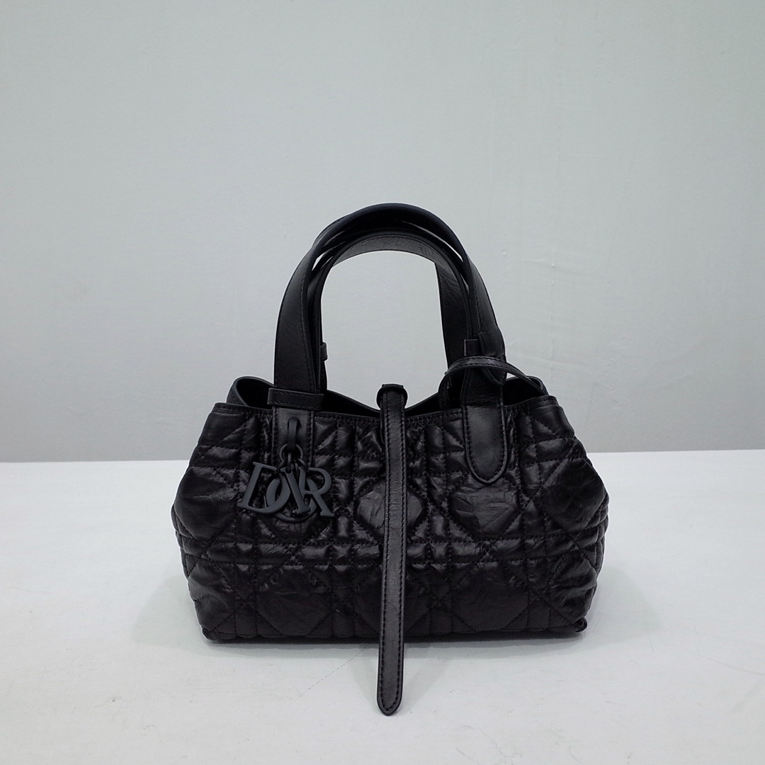 Bagsaaa Small D10r Toujours Bag Black Macrocannage Crinkled Calfskin - 23 x 14 x 12 cm